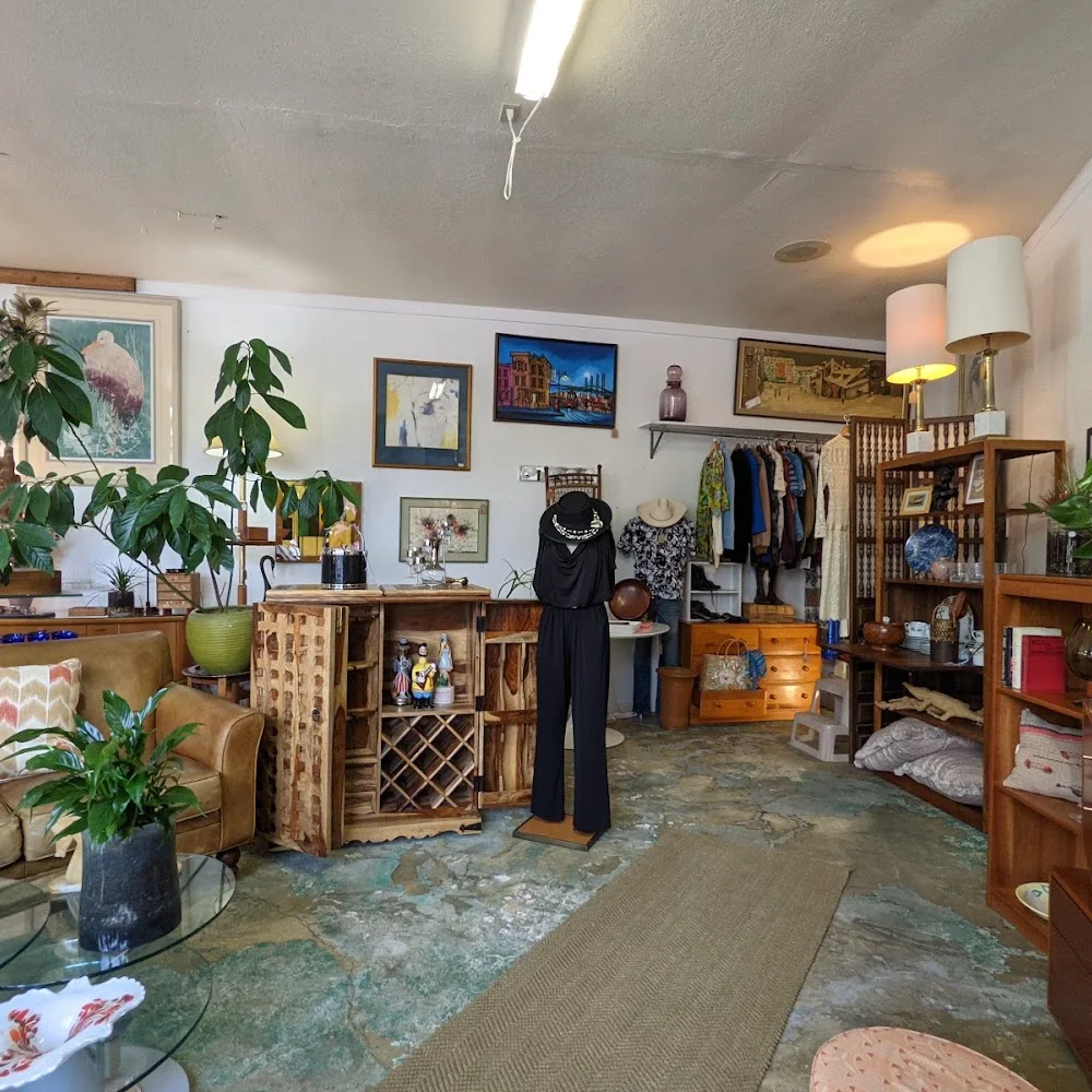 R &J Estate Sales Consignment Store business photo