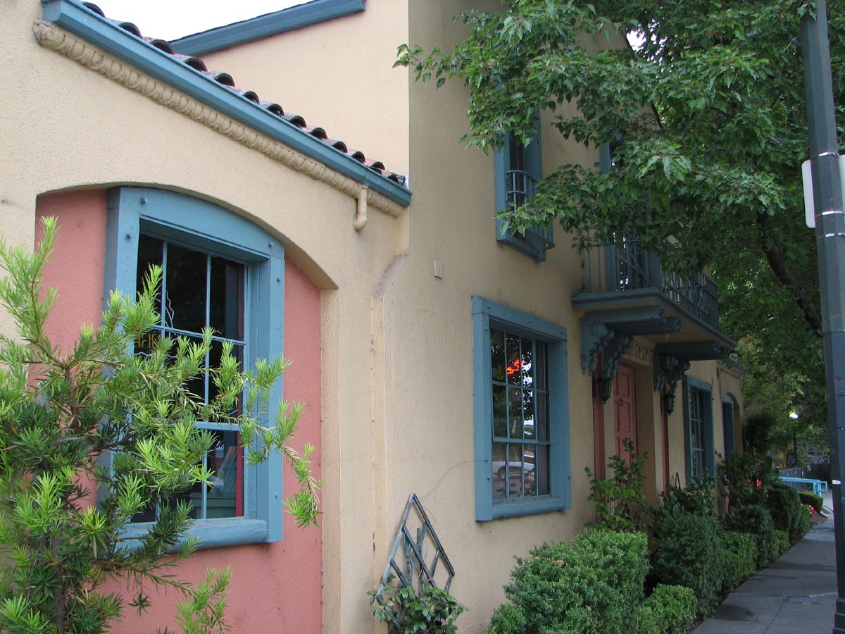 Former railway station in Santa Rosa, photographed in 2008